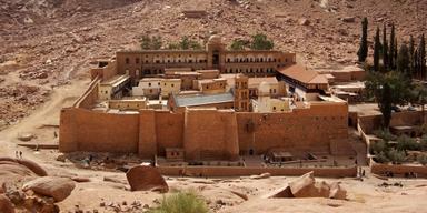 Katarinaklostret i Egypten hotas nu av turismen, där myndigheterna vill bygga hotell och andra anläggningar i Sinai-området.