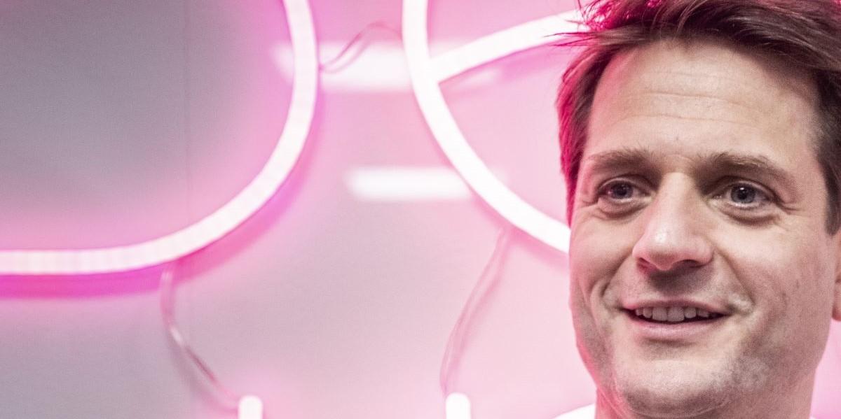 Klarnas vd Sebastian Siemiatkowski kan få en bra start på börsen tror Aktiespararnas expert.