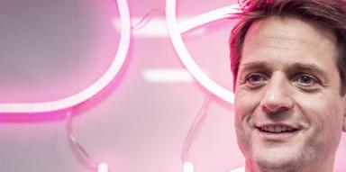 Klarnas vd Sebastian Siemiatkowski kan få en bra start på börsen tror Aktiespararnas expert.