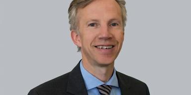 Mats Nyman är börsexpert och placeringsstrateg på Handelsbanken. Nu har han kikat på hur investerare bör agera efter börsrekordet.