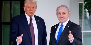 Trump och Netanyahu vid gårdagens pressträff där fredsavtalet presenterades.