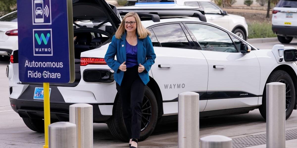 Waymo, Googles robottaxi, växer så det knakar.