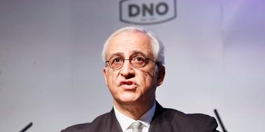 Oljetoppen Bijan Mossavar-Rahmani sågar Norges oljeproduktion.