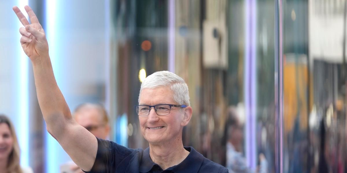 Apples vd Tim Cook vid lanseringen av iPhone 16 i New York, september 2024. Under hans ledning har bolaget fortsatt växa och står nu inför en AI-satsning som kan forma nästa kapitel.