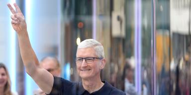 Apples vd Tim Cook vid lanseringen av iPhone 16 i New York, september 2024. Under hans ledning har bolaget fortsatt växa och står nu inför en AI-satsning som kan forma nästa kapitel.