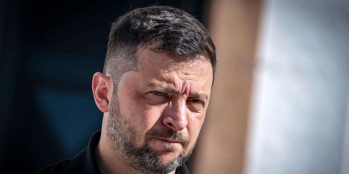 Ukrainas president Volodymyr Zelenskyj tillsammans med Danmarks statsminister vid en kort pressträff på Marienborg efter NB8-mötet i Köpenhamn den 3 september 2025.
