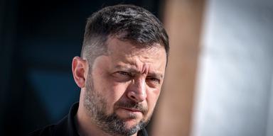 Ukrainas president Volodymyr Zelenskyj tillsammans med Danmarks statsminister vid en kort pressträff på Marienborg efter NB8-mötet i Köpenhamn den 3 september 2025.