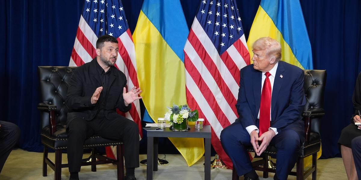 Donald Trump har skärpt tonen mot Europa och uppmanar EU att ta större ansvar för Ukrainas försvar, något som enligt Financial Times fått flera europeiska ledare att ifrågasätta om han är en pålitlig partner.