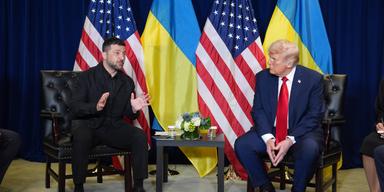 Donald Trump har skärpt tonen mot Europa och uppmanar EU att ta större ansvar för Ukrainas försvar, något som enligt Financial Times fått flera europeiska ledare att ifrågasätta om han är en pålitlig partner.