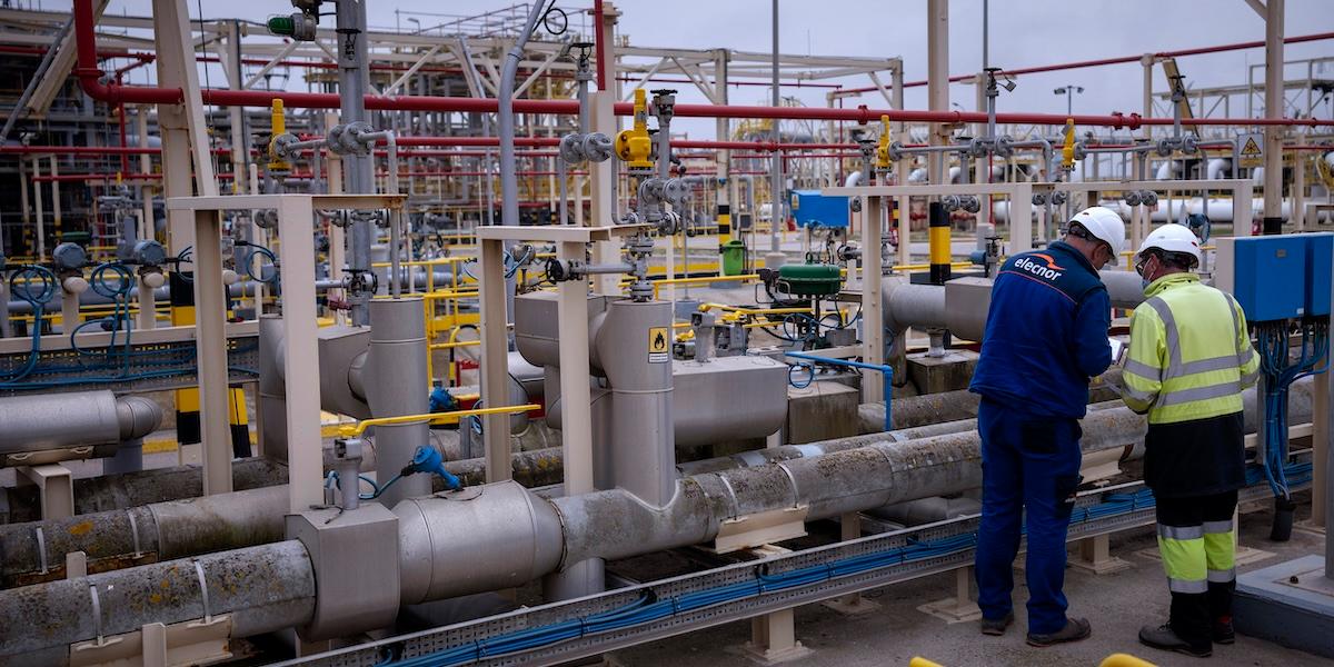 Naturgas pekas ut som det enda fossila bränsle som växer i energimixen fram till 2050. Här en LNG-anläggning i Barcelona, Europas största.