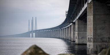 Øresundsbron mellan Sverige och Danmark invigdes år 2000 efter decennier av diskussioner. Den visar hur långvariga visioner om fasta förbindelser kan bli verklighet, något som nu även diskuteras för Stockholm–Åbo.