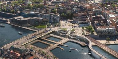 Sugen på att köpa in dig i Slussen? Fastighetsaktien som äger stora delar av området får i alla fall ett köpråd av Handelsbanken.