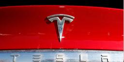 Passagerare riskerar att bli instängda i Teslabilar