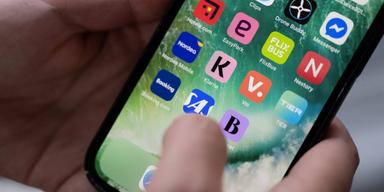 AI får allt större makt på sociala medier i Sverige visar en ny rapport.