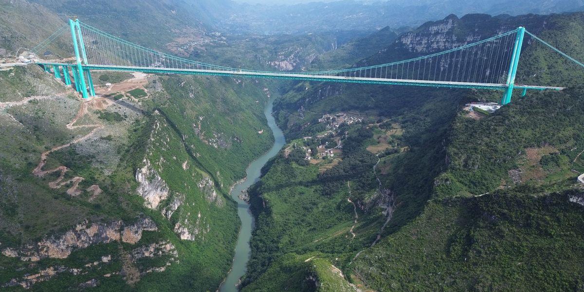 Huajiang Canyon Bridge