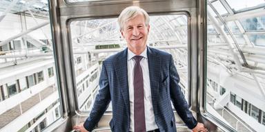 Finansmannen Carl Bennets aktie har fått en ny köprek från Handelsbanken.