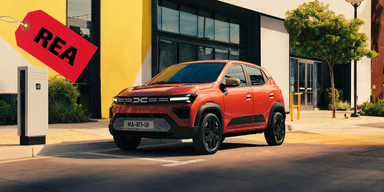 Vem vill inte kunna köpa en helt ny elbil för en spottstyver? (Foto: Dacia och Canva)