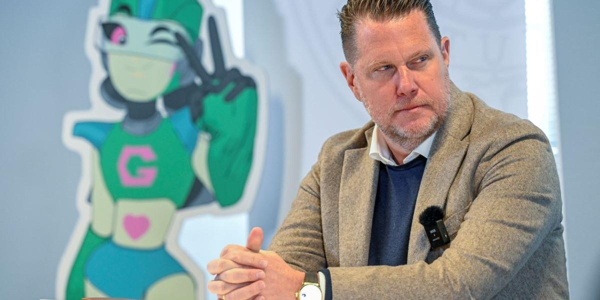 Lars Wingefors är grundare av bolaget vars aktie nu får helt olika råd av storbankerna.