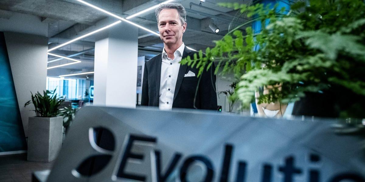 Fyra år efter att en blankarrapport med hemlig avsändare publicerades i USA - som fick miljarder att gå upp i rök - har svenska spelbolaget Evolutions vd Martin Carlesund nu fått rätt i domstol att få reda på namnet bakom.