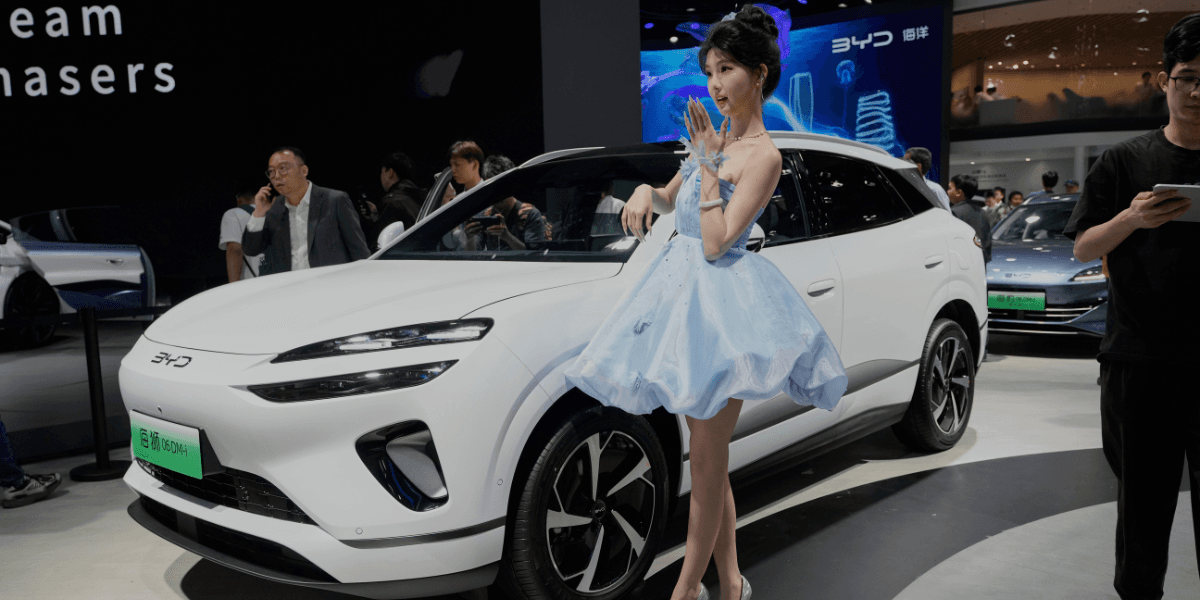 BYD har tagit många marknadsandelar de senaste åren. Nu dalar det. (Foto: Ng Han Guan/AP/TT)