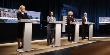 Två av fyra oppositionspartier vill höja ISK-skatten visar en genomgång av nätmäklaren Nordnet.