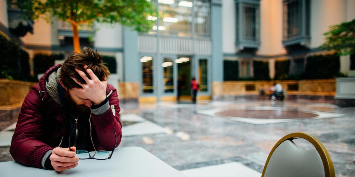 Höginkomsttagare påverkas mer negativt av ekonomiska problem, visar den franska studien