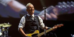 Bruce fyller 75 – men slåss fortfarande mot mörkret