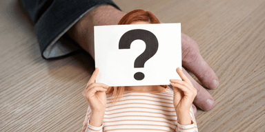 Årets pryl är utsedd av ElektronikBranschen och du kan inte ana vad det är. (Foto: ElektronikBranschen och Canva, bilden är ett montage)