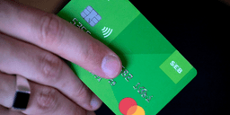 Stulna svenska betalkort är heta på darknet