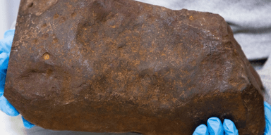 Han trodde att stenen innehåll guld, men det visade sig vara något mycket ovanligare.