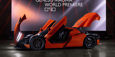 Den här är väl spännande? En redig sportbil. (Foto: Edmunds Youtube)