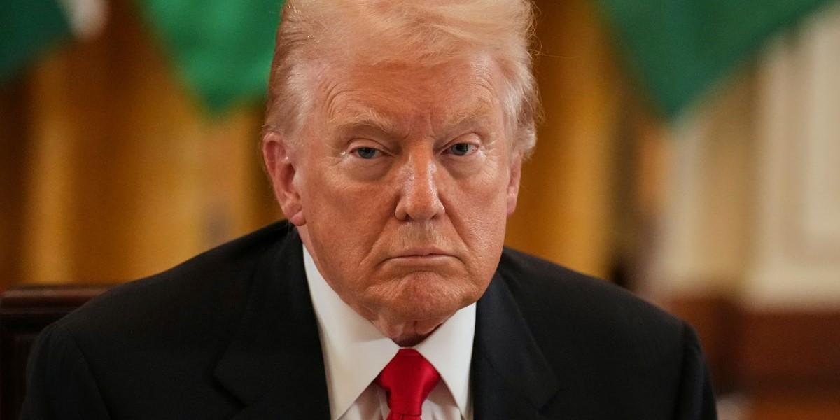 Donald Trump varnar för ett nytt tullkoas och "ekonomisk katastrof" i natt om USA:s HD går emot hans beslut.