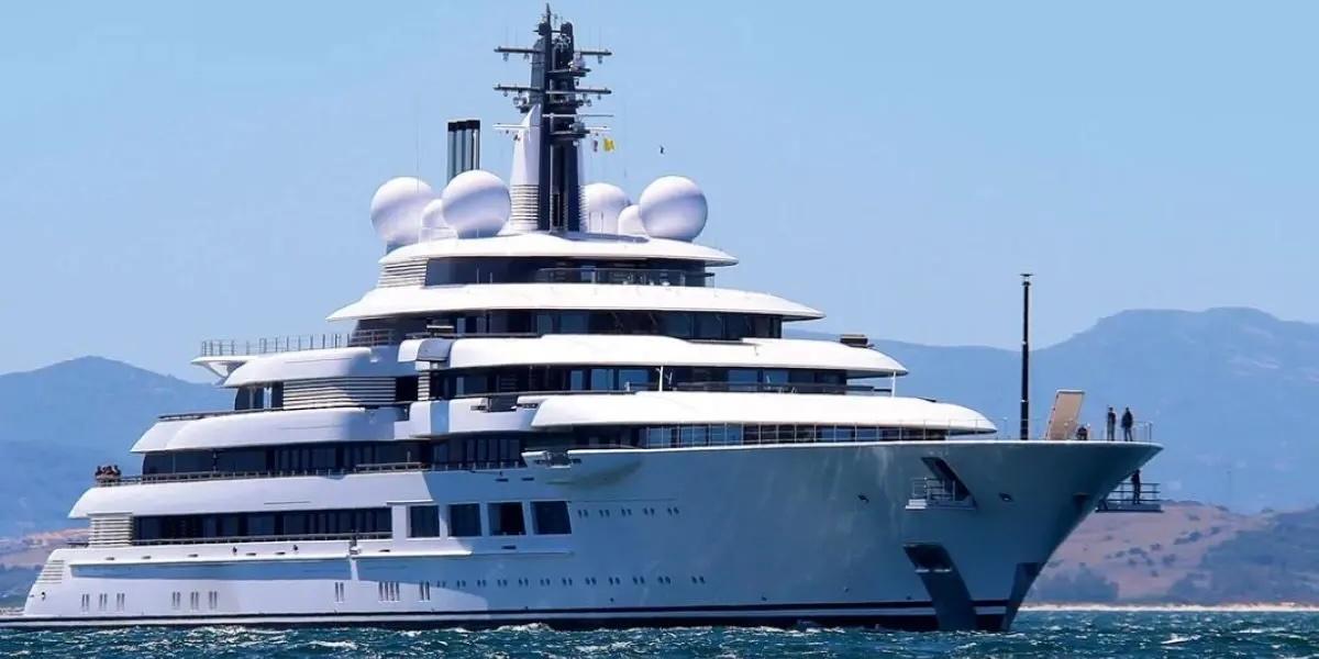 Lyxyachten Amadea har enligt uppgift sålts på auktion.