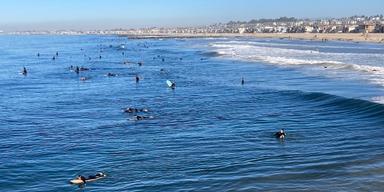 Kalifornien är känt för sina långa stränder och aktiviteter som surfing. Nu vill oljeindustrin kunna borra olja utanför kusterna i större utsträckning.