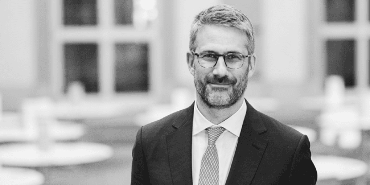 ”Det finns ungefär 70 procent färre bankkontor i dag i Sverige än för 25 år sedan men stängningen har gått snabbare nu på slutet”, berättar Bo Becker, professor vid Handelshögskolan i Stockholm för Dagens PS. (Foto: Handelshögskolan)