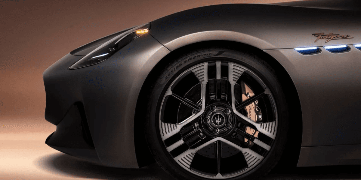 Vi har sökt igenom nätet för att ta reda på vad experterna tycker om Maserati GranTurismo Folgore. (Foto: Maserati)