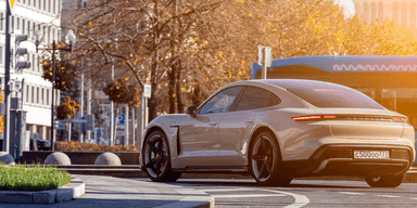 Det står stilla i Ryssland. Porschebilarna vägrar starta. (Foto: Canva)