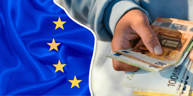 En person håller eurosedlar framför EU-flagga, symboliserar hushållens investeringar i Europa.