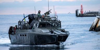 Svenska krigsfartyg i central roll för Ukraina