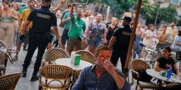 Nakenbad och urin i buljongen: Årets mest respektlösa turister 