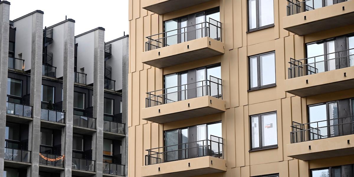 Nyproducerade bostadshus i Hagastaden i Stockholm, ett område där byggbolag kan påverkas av nya bolåneregler.