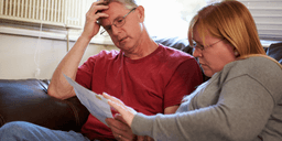 Föräldrar betalar 47 000 kr i månaden för sitt vuxna barn