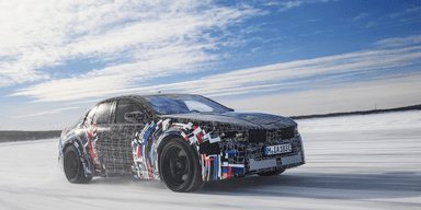 BMW satsar på deras M-serie bilar med eldrift. Hoppas locka målgruppen. (Foto: BMW)