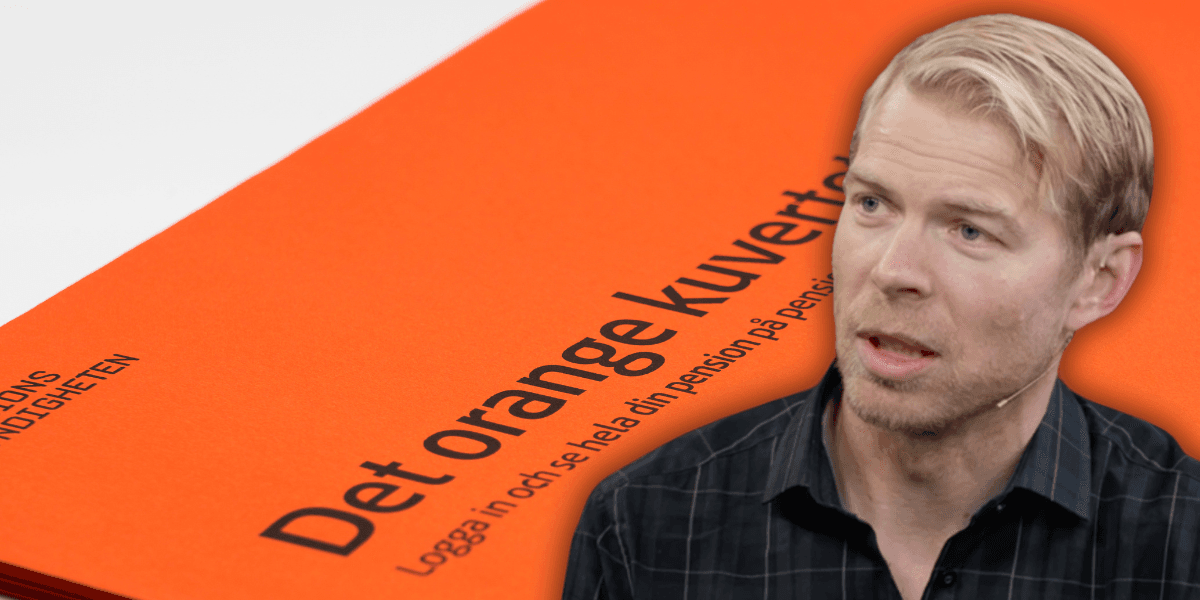 David Ingnäs över ett orange kuvert