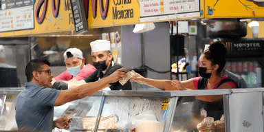 Högre matpriser och en tuffare arbetsmarknad kan delvis ligga till grund för att vanliga amerikaner har fått det sämre.