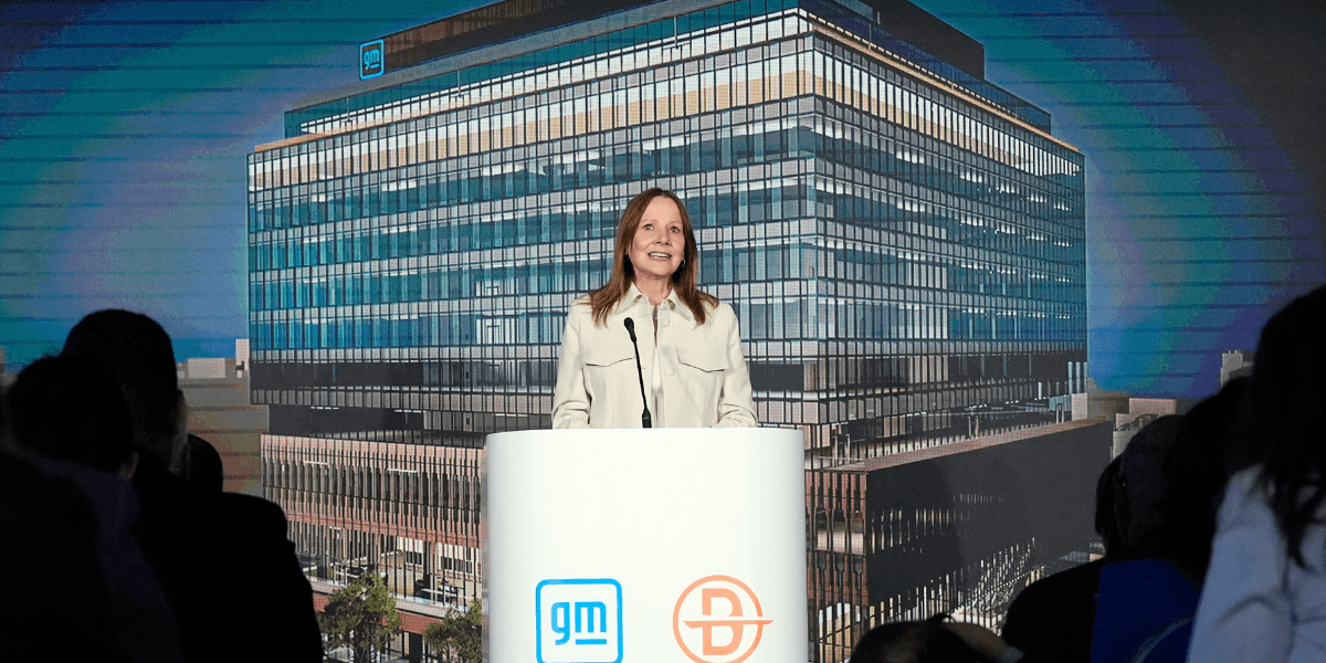 Mary Barra, vd för General Motors, har lett bolaget genom en lång period av omställning efter konkursen 2009, med fokus på samarbete, kostnadskontroll och elektrifiering. (Foto: Carlos Osorio/AP/TT)