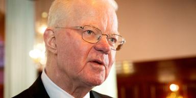 Fredrik Lundbergs aktie är en av de som petas från Aktiespararnas modellportföljer. Men tre nya plockas också in.