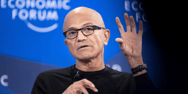 Satya Nadella, vd för Microsoft, talar under en panelsession vid det 56:e årliga mötet med World Economic Forum i Davos, Schweiz. (Foto: Gian Ehrenzeller/AP/TT)