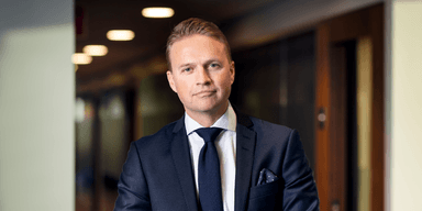 Karl Hedberg har en tydlig favorit av aktier 2026. Det säger aktiechefen på DNB Carnegie Private Banking i en intervju.