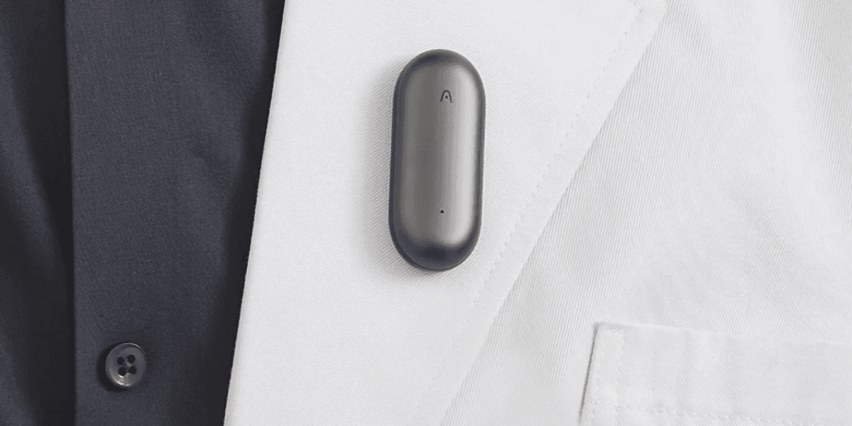 Den här lilla enheten är en ai-diktafon. (Foto: Plaud)